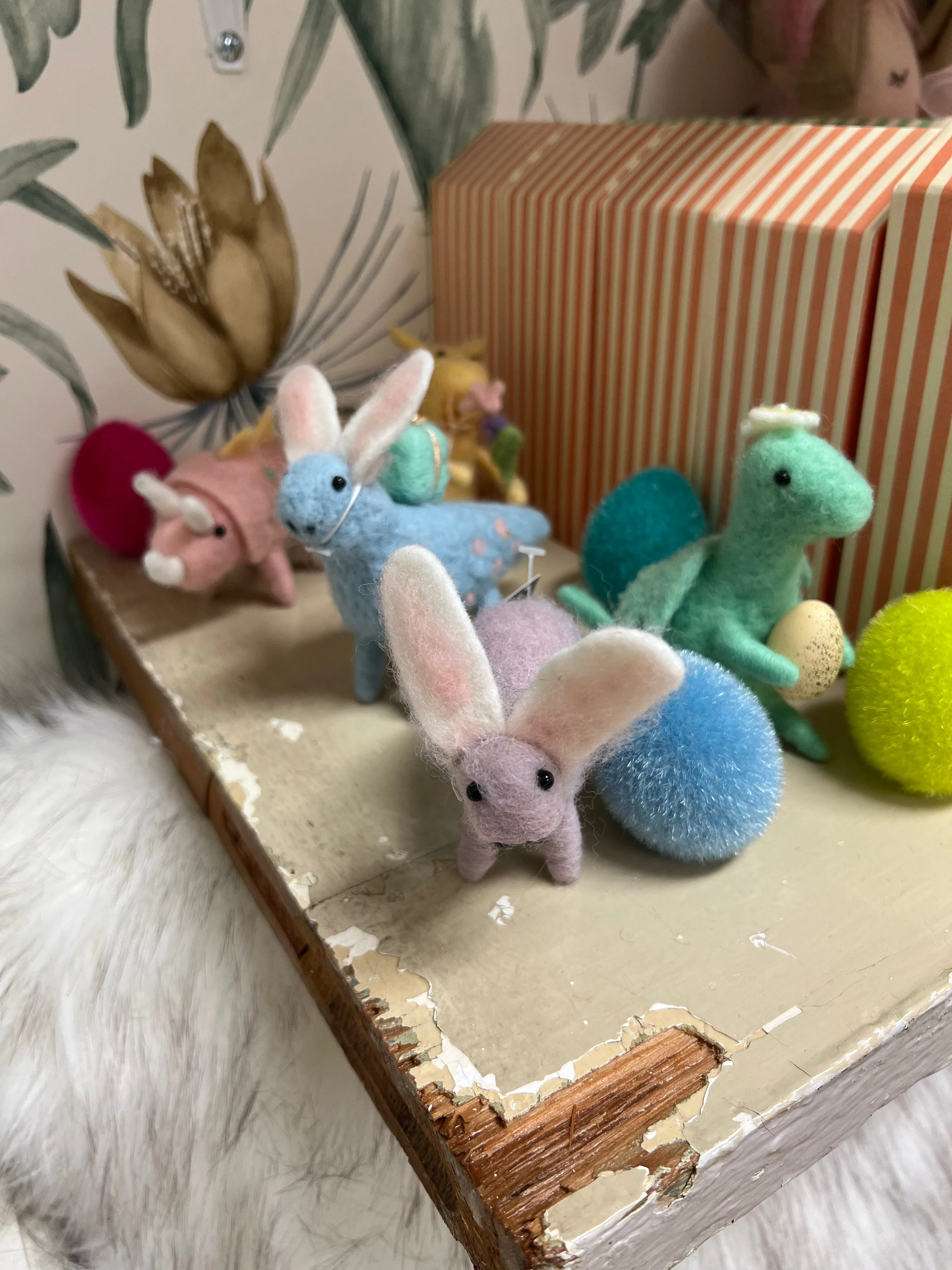Flocked Eggs with Tray