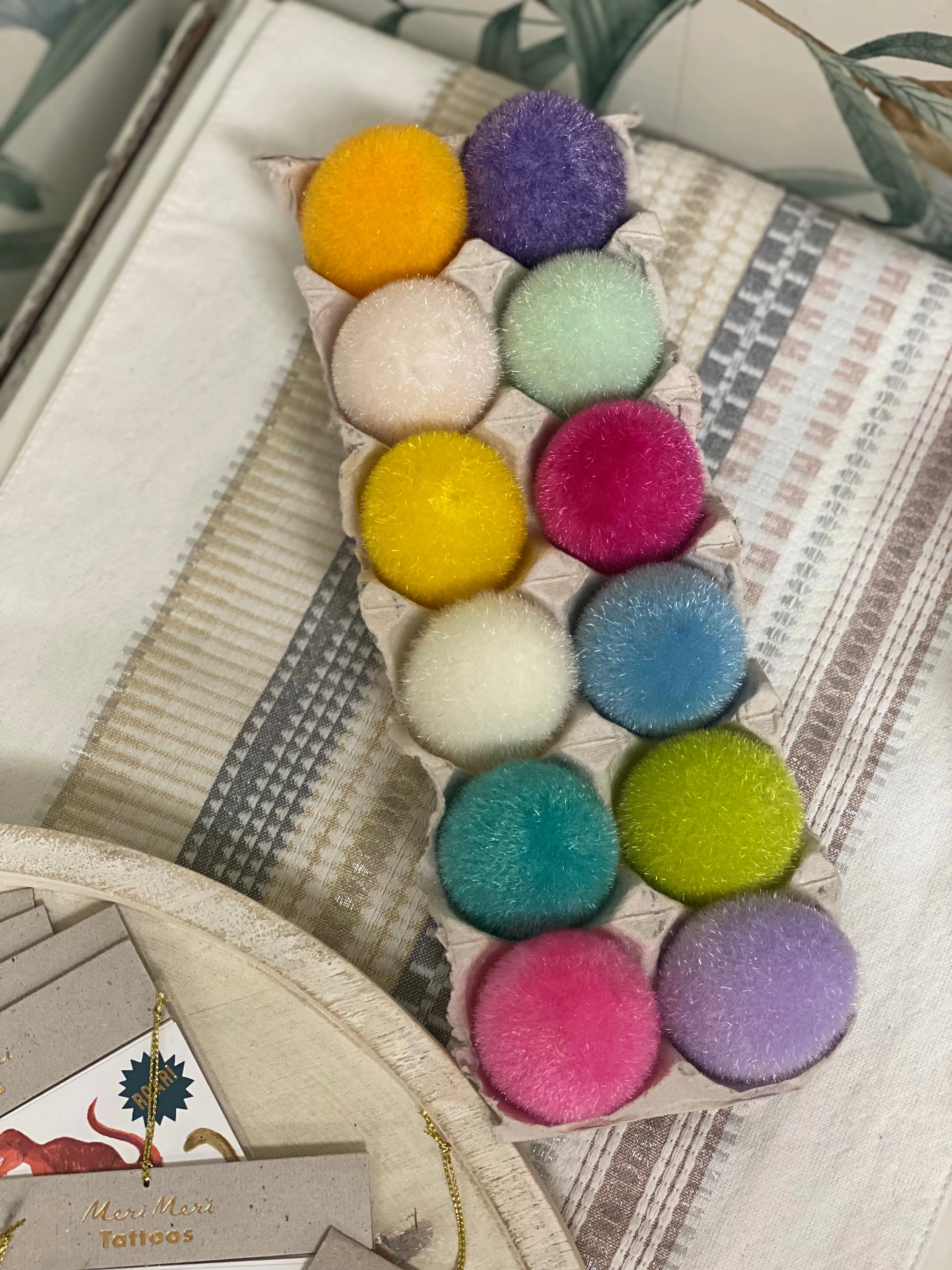 Flocked Eggs with Tray