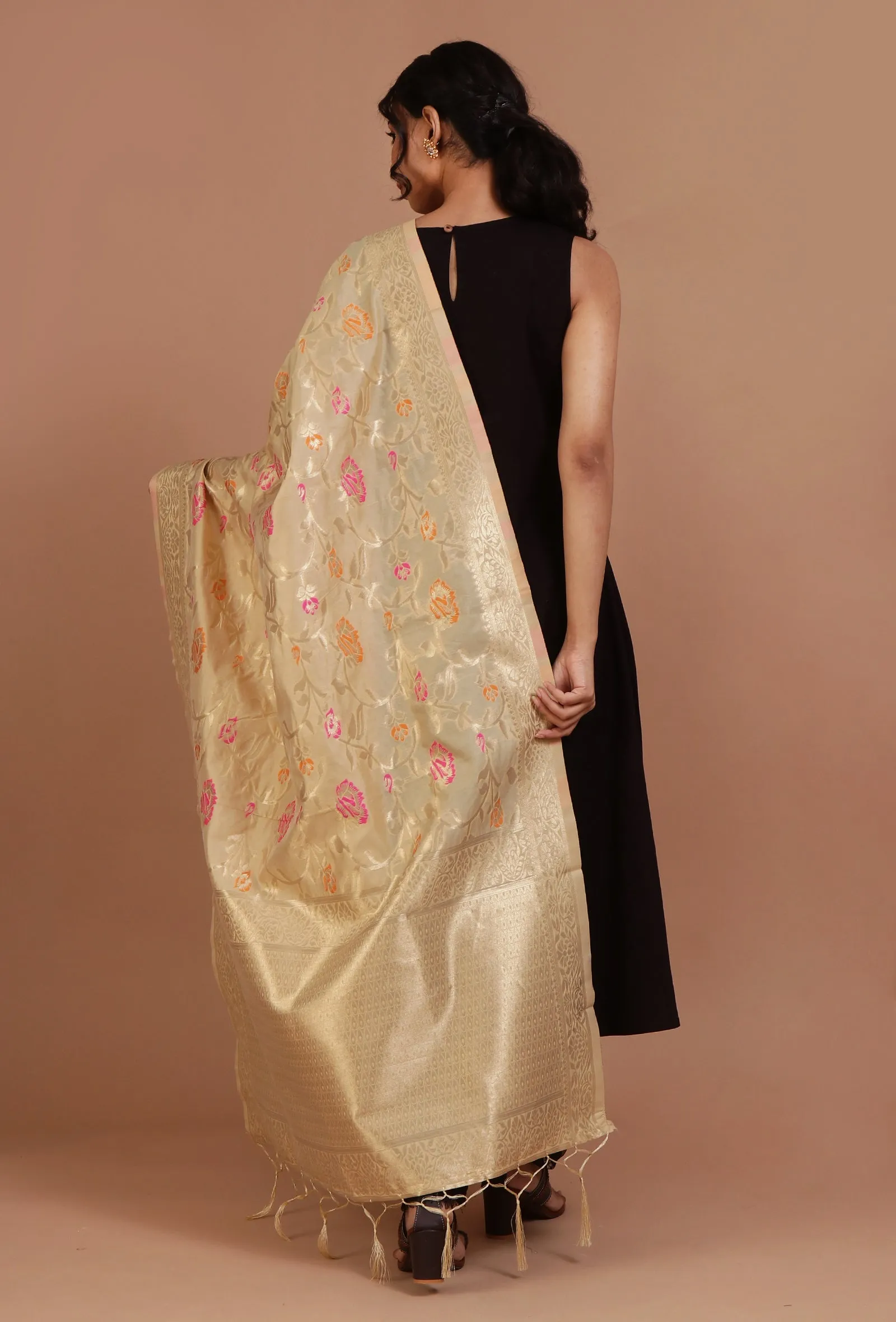 Light Ywlloe Color Semi Silk Dupatta With Zari Weaving